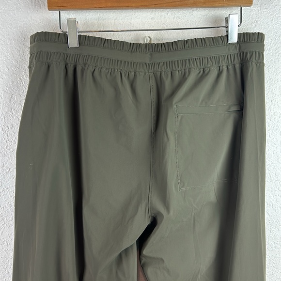 New nwot Vuori Miles Oregano green jogger XL - Picture 9 of 13